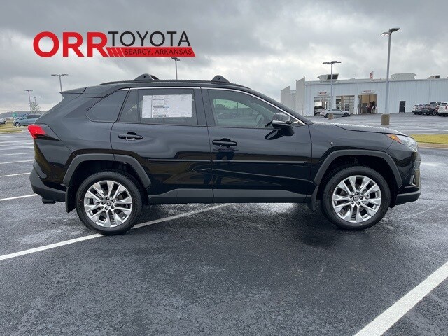 2025 Toyota RAV4 XLE Premium photo 4