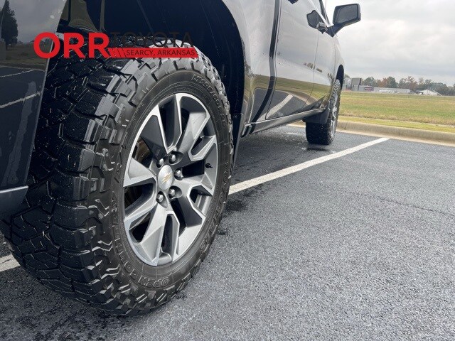 2023 Chevrolet Silverado 1500 LT photo 3