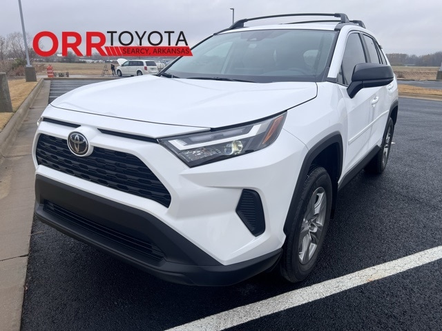 2025 Toyota RAV4 LE's photo