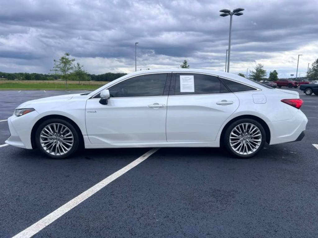 Used 2019 Toyota Avalon Hybrid Limited Sedan