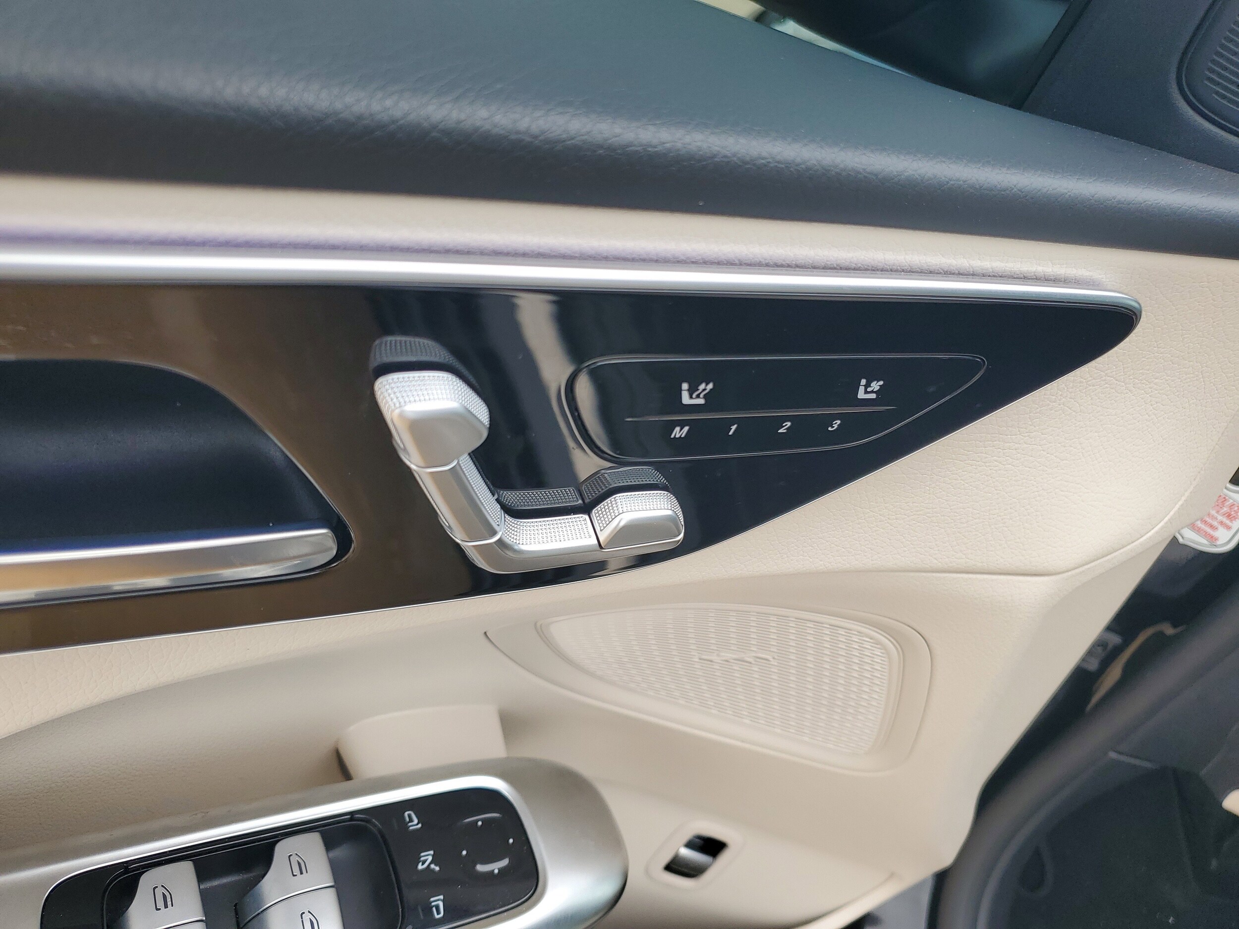2025 Mercedes-Benz C-Class Sedan C 300 - Photo 14