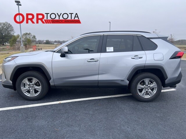 2025 Toyota RAV4 Hybrid XLE photo 2