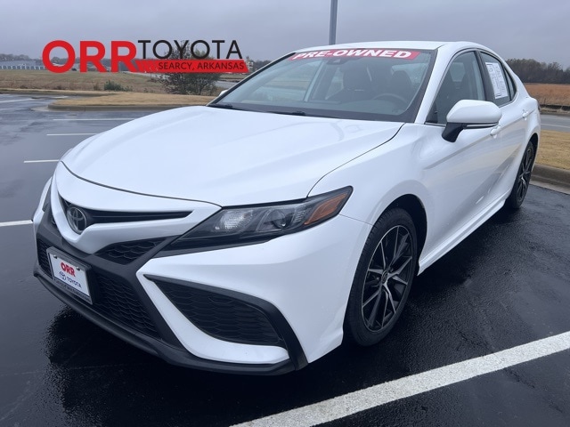 2024 Toyota Camry SE's photo