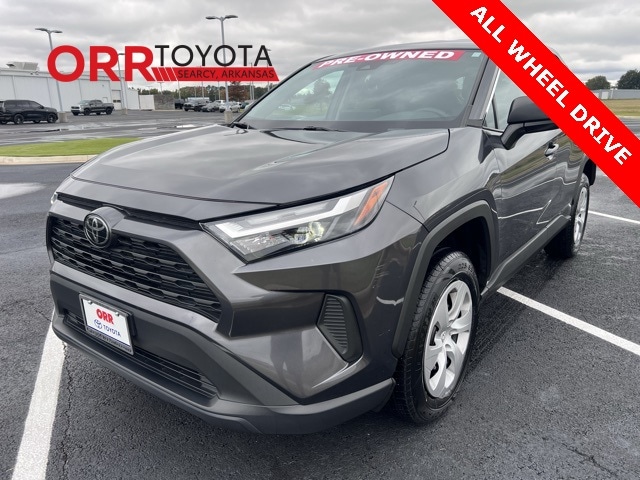 2024 Toyota RAV4 LE's photo