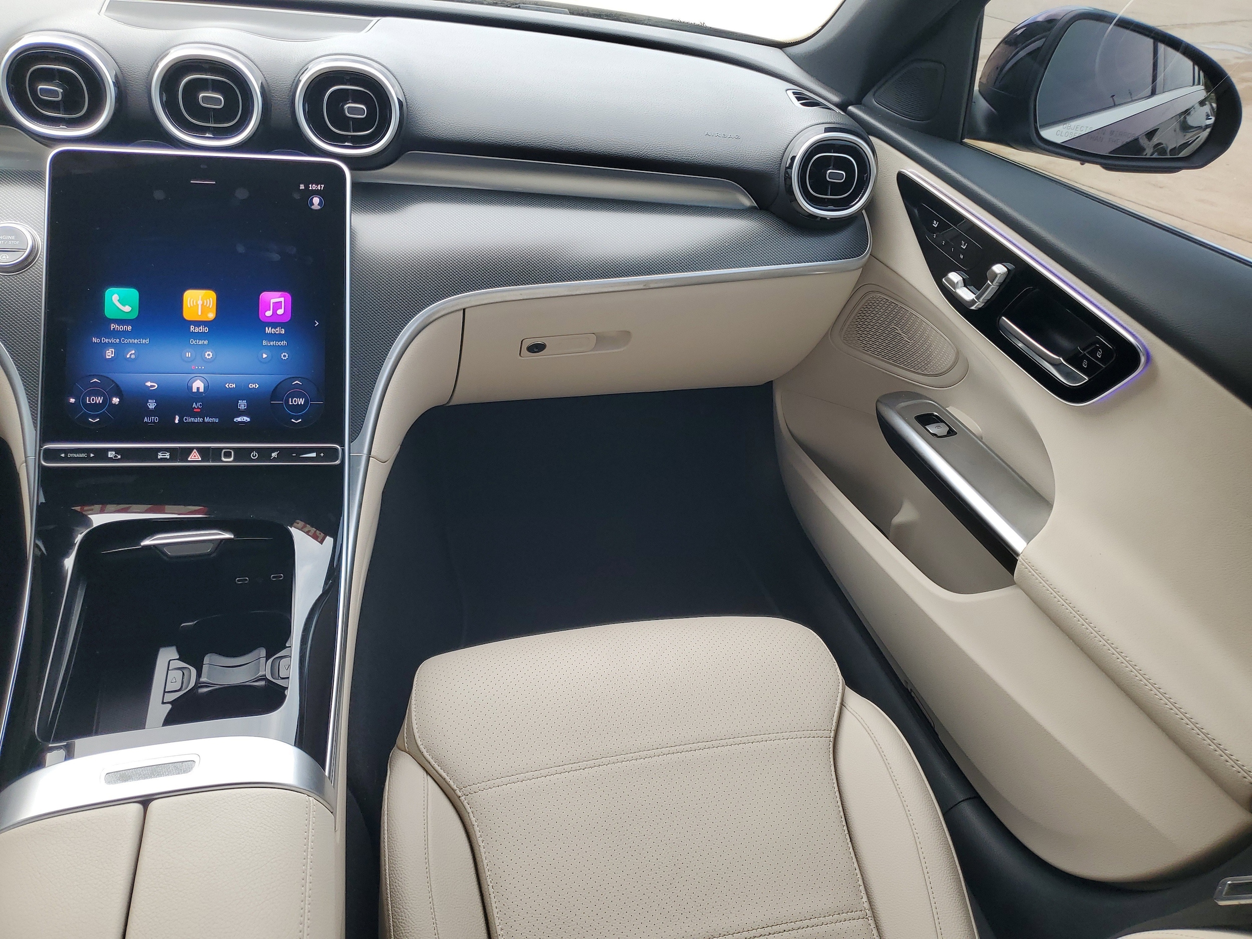 2025 Mercedes-Benz C-Class Sedan C 300 - Photo 33