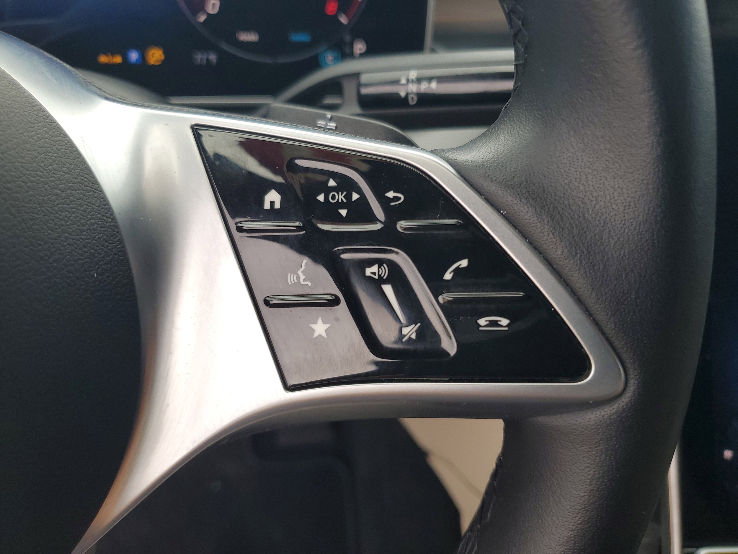 2025 Mercedes-Benz C-Class Sedan C 300 - Photo 19