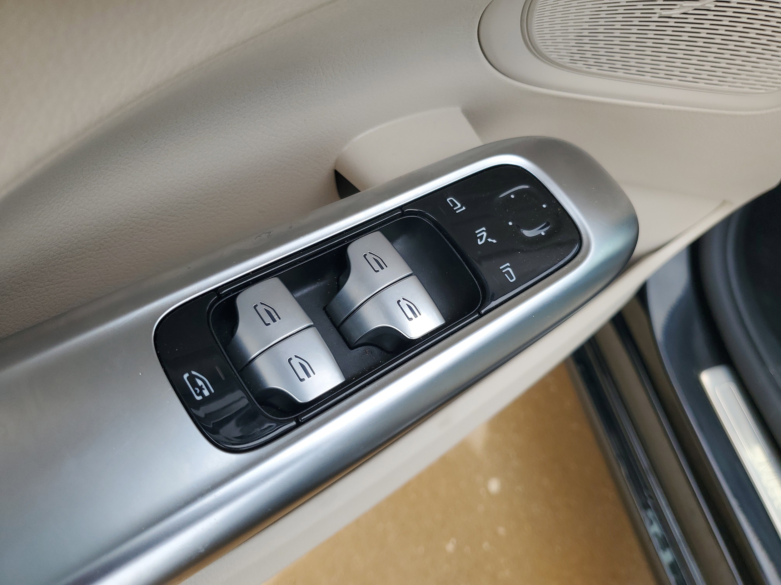 2025 Mercedes-Benz C-Class Sedan C 300 - Photo 15