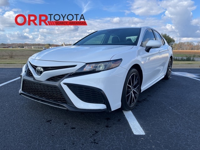 2023 Toyota Camry SE's photo