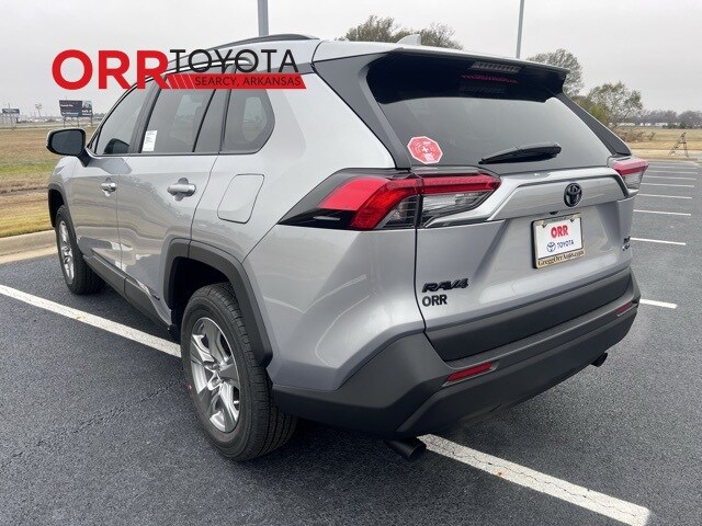 2025 Toyota RAV4 Hybrid XLE photo 3