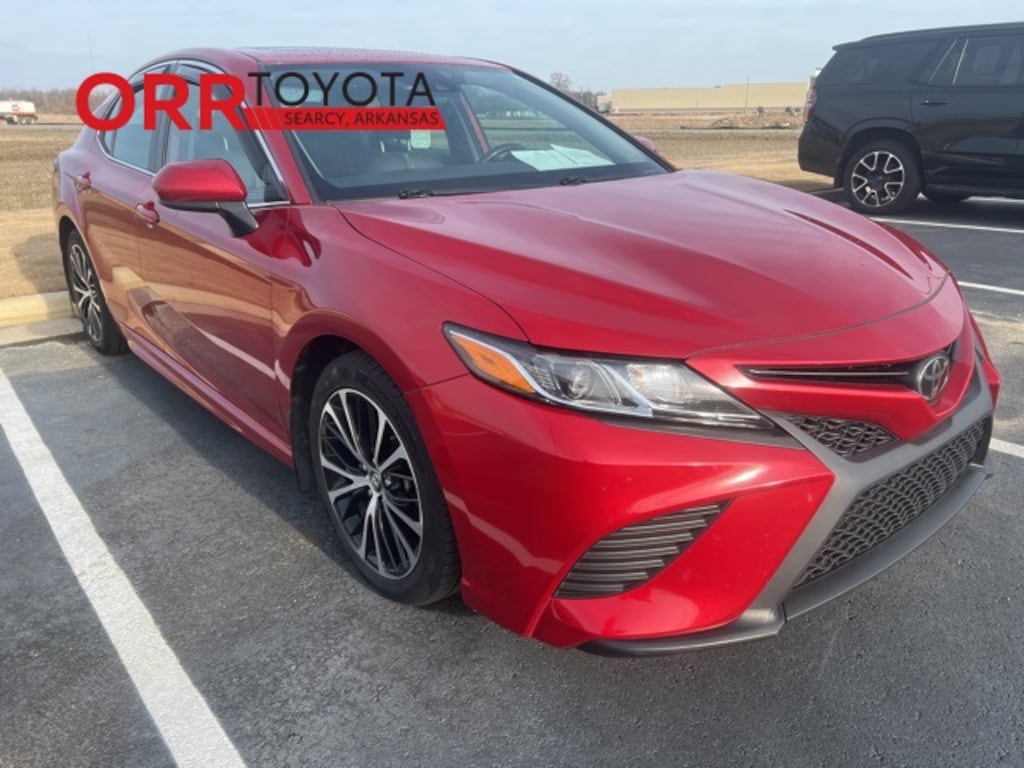 Used 2019 Toyota Camry SE Sedan