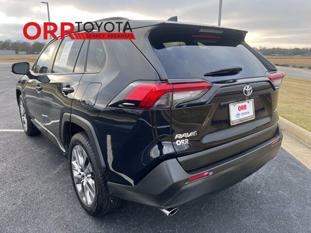 2019 Toyota RAV4 XLE Premium photo 3