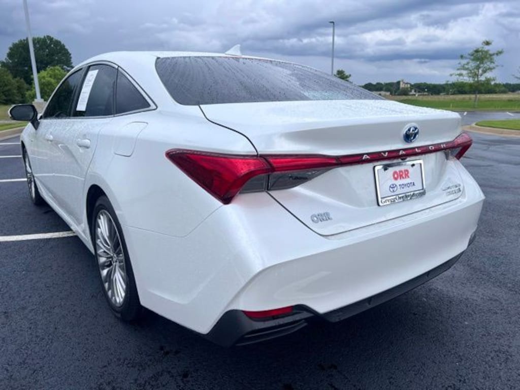 Used 2019 Toyota Avalon Hybrid Limited Sedan