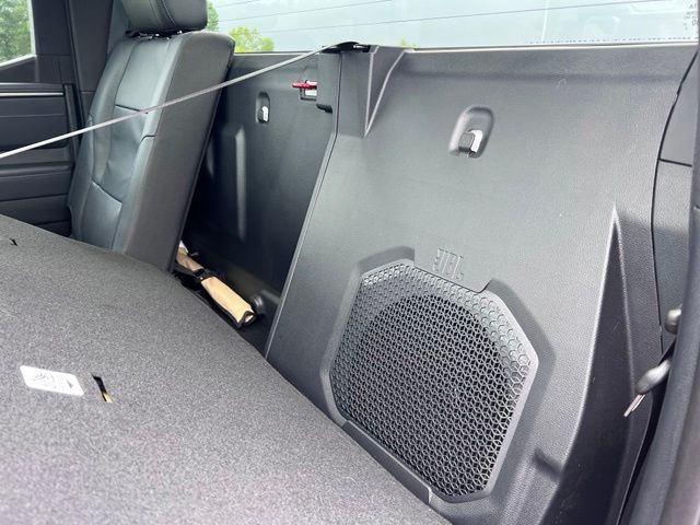 2025 Toyota Tundra Platinum - Photo 32