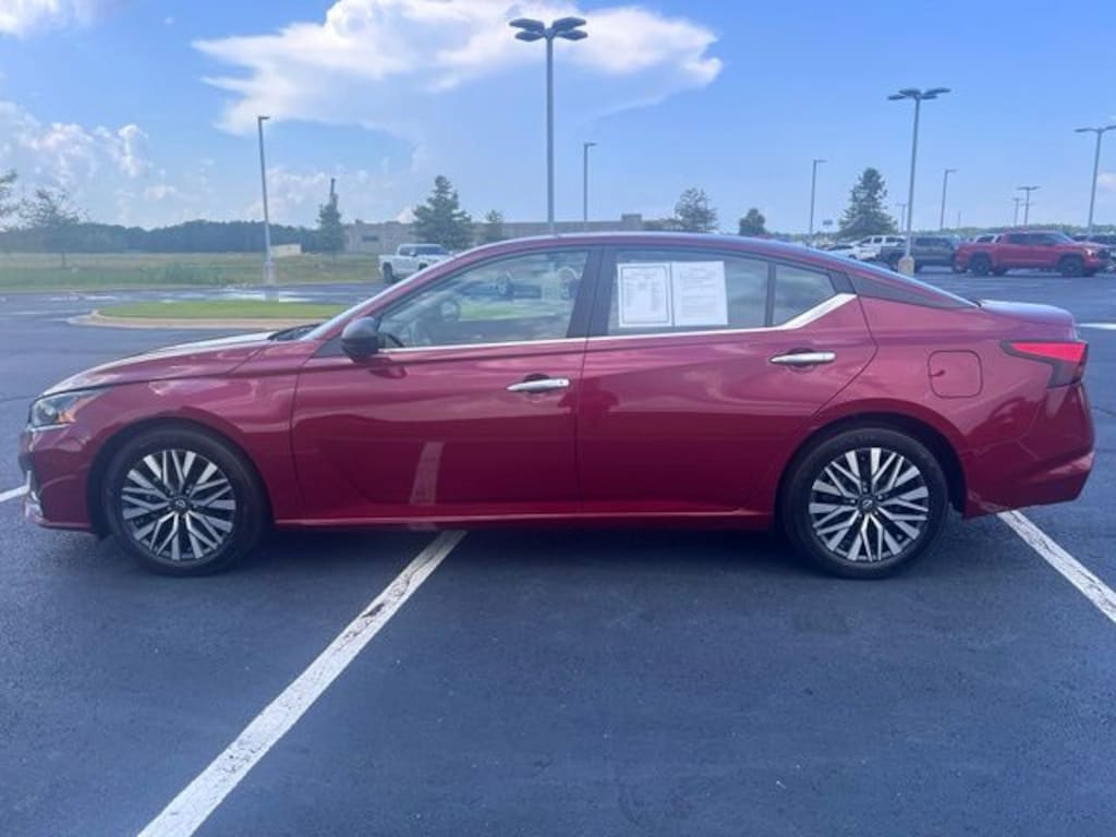 Used 2025 Nissan Altima 2.5 SV Sedan