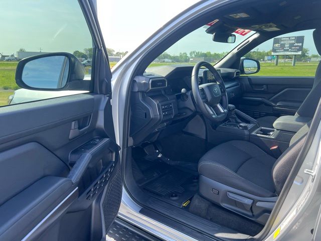 2025 Toyota 4Runner SR5 - Photo 14