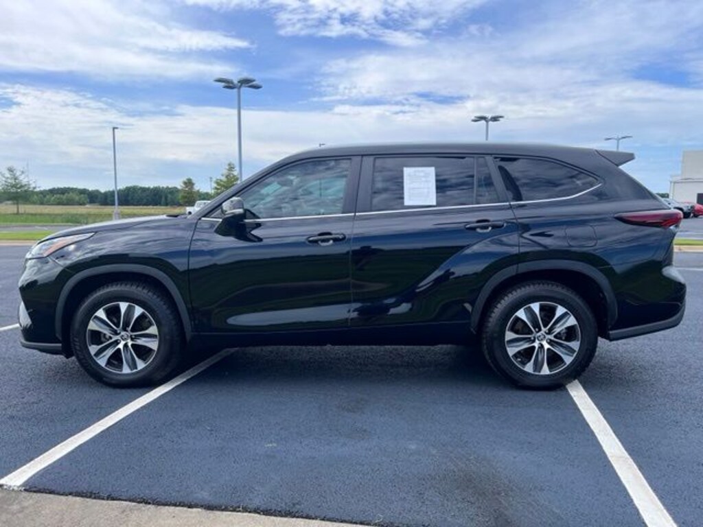 Used 2024 Toyota Highlander XLE SUV