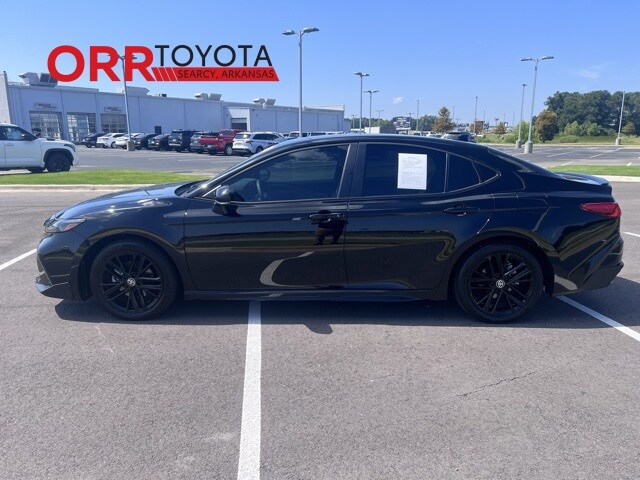 2025 Toyota Camry SE photo 2