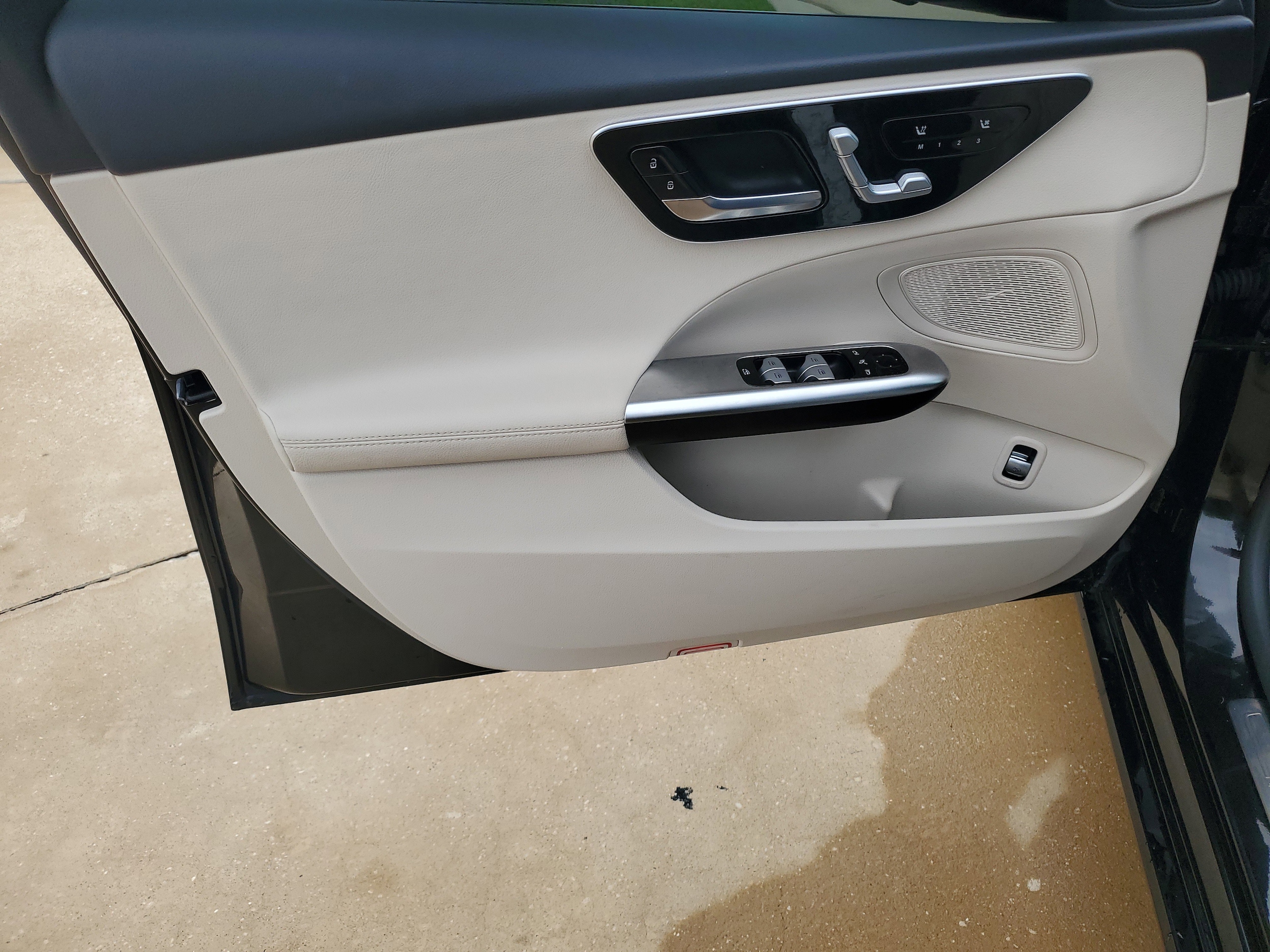 2025 Mercedes-Benz C-Class Sedan C 300 - Photo 13