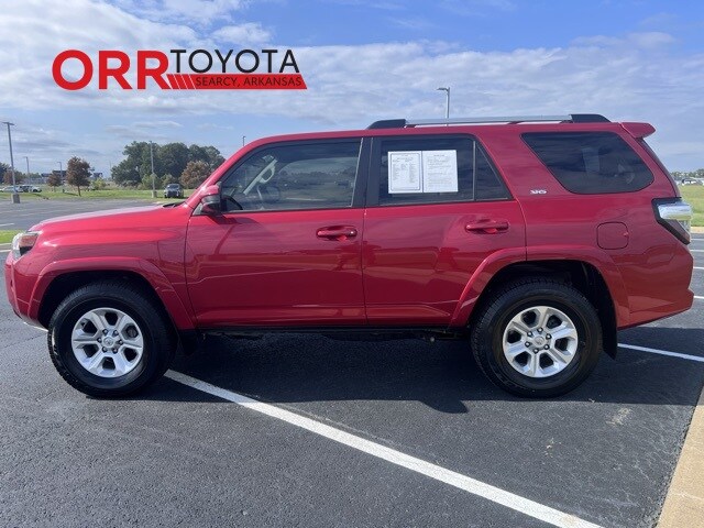 2022 Toyota 4Runner SR5 photo 2