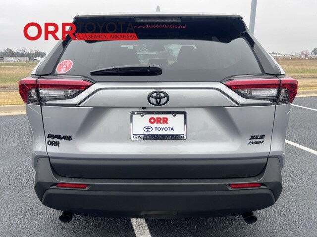 2025 Toyota RAV4 Hybrid XLE photo 4