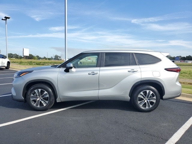 Used 2024 Toyota Highlander XLE with VIN 5TDKDRAH9RS530595 for sale in Searcy, AR