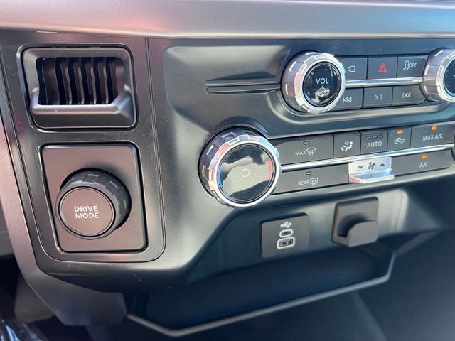2025 Ford F-150 XLT - Photo 25