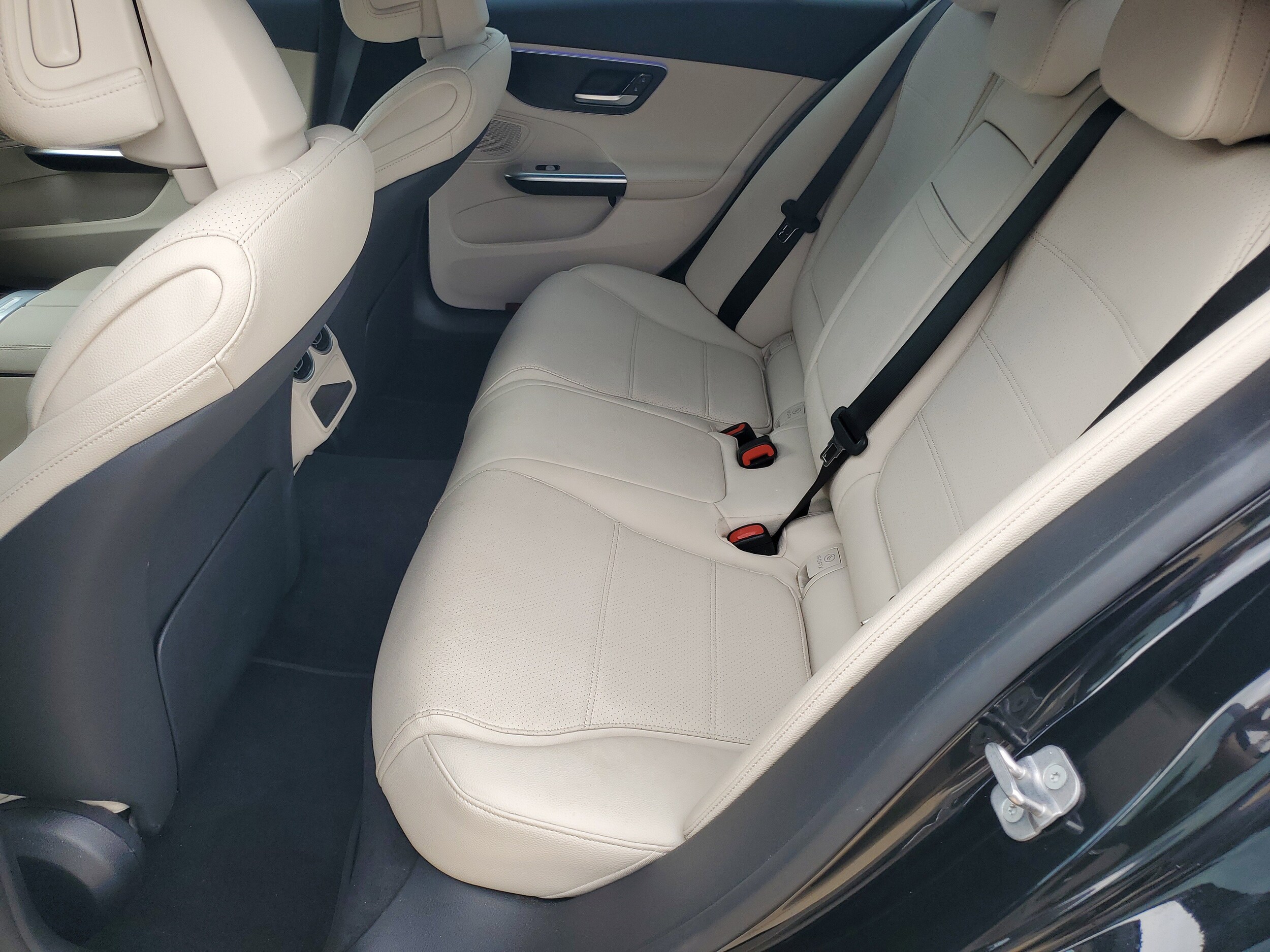 2025 Mercedes-Benz C-Class Sedan C 300 - Photo 28