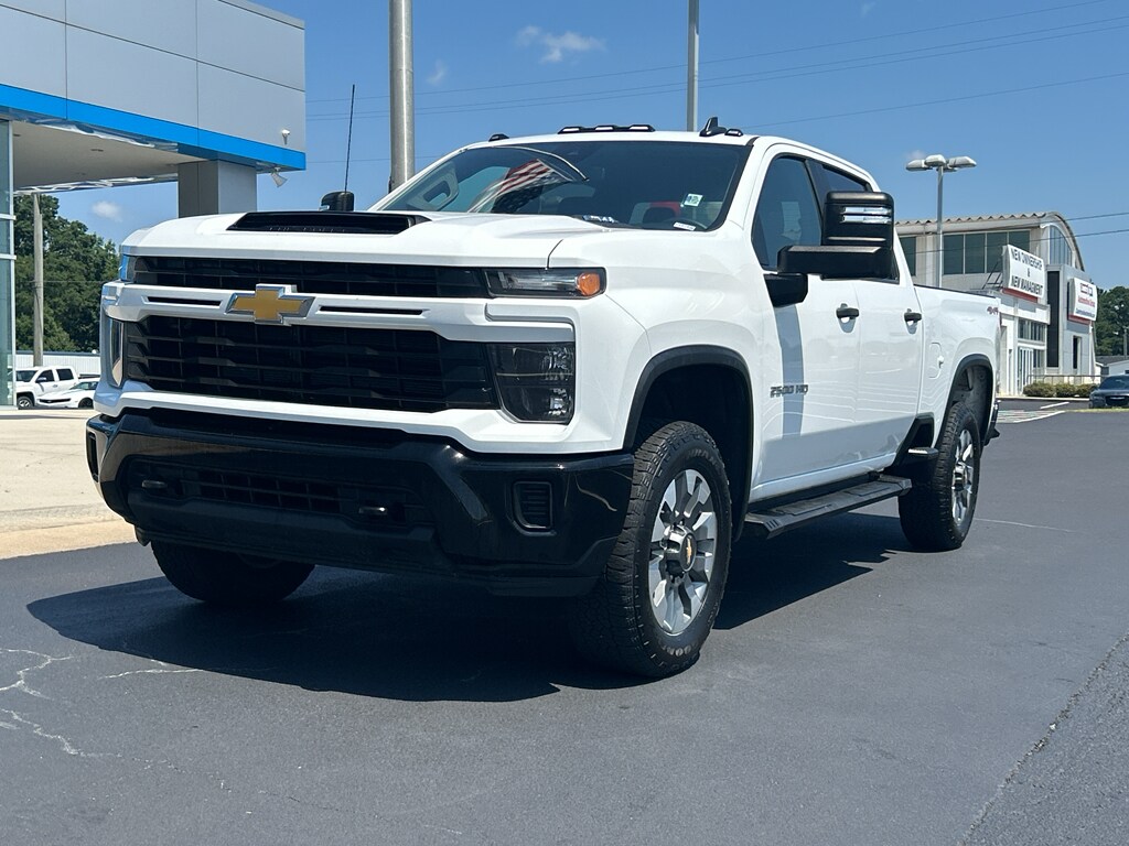 2024 Chevrolet Silverado 2500HD Custom photo 4