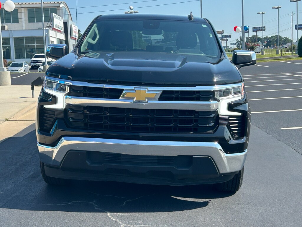 2024 Chevrolet Silverado LT photo 2