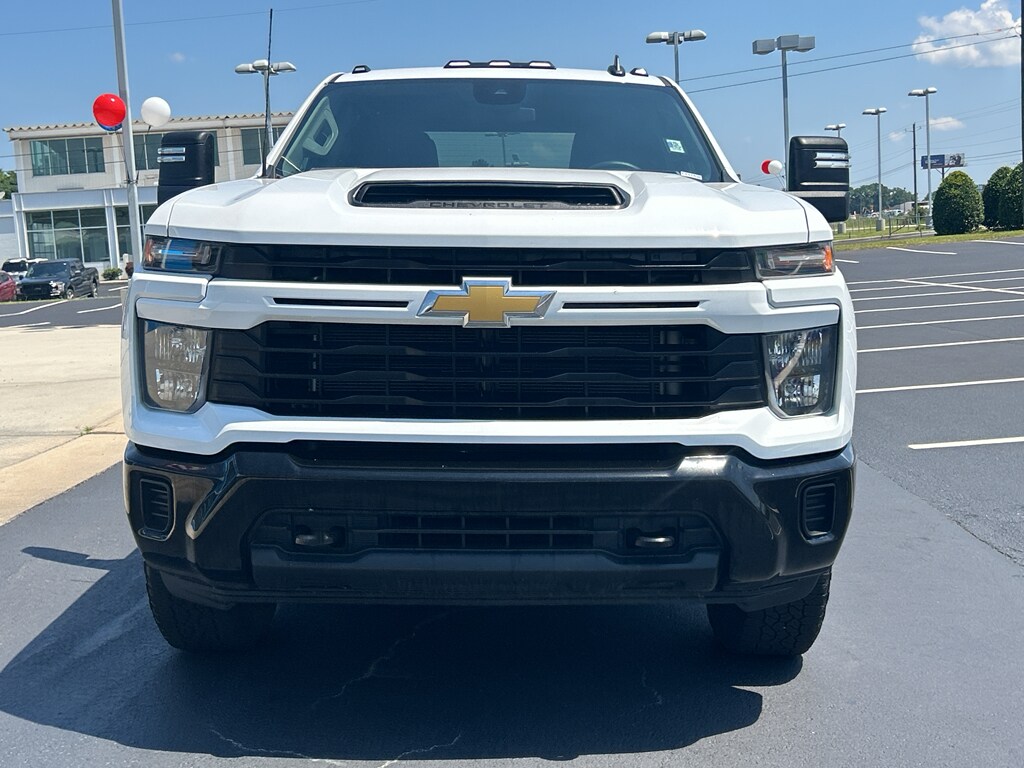 2024 Chevrolet Silverado 2500HD Custom photo 2