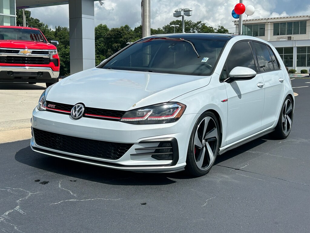 2019 Volkswagen Golf GTI SE photo 3