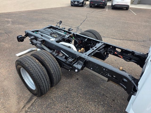 2025 Ford F-350 Super Duty Chassis Cab XLT - Photo 8