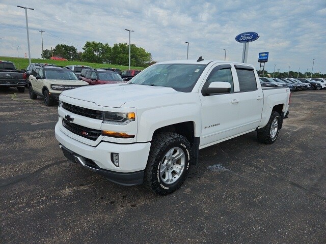 2016 Chevrolet Silverado 1500 LT photo 3