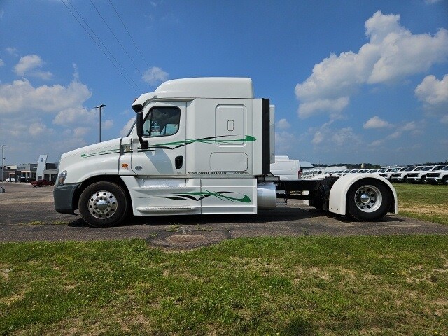 2019 Freightliner Cascadia 125" Sleeper Cab photo 4