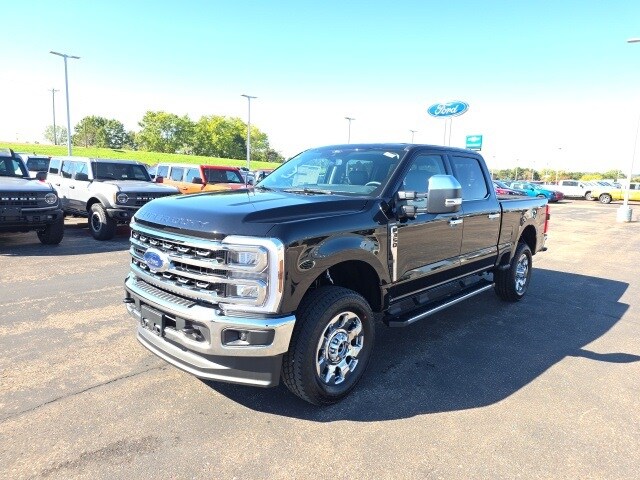 2026 Ford F-350 Lariat photo 2