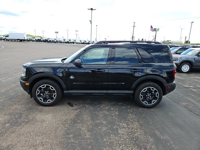 2025 Ford Bronco Sport Outer Banks photo 2