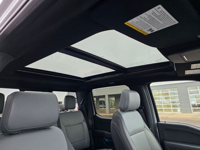 2025 Ford F-150 Lightning Lariat - Photo 14