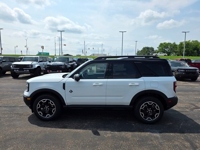 2025 Ford Bronco Sport Outer Banks photo 4
