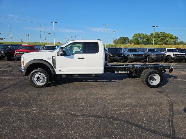 2024 Ford F-450 XLT photo 2