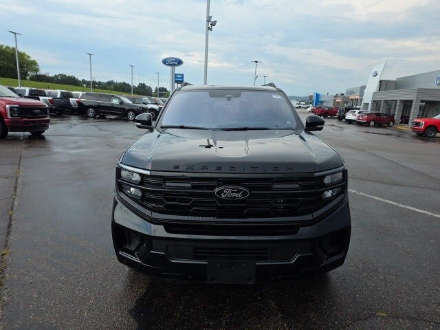 2025 Ford Expedition MAX Platinum photo 2