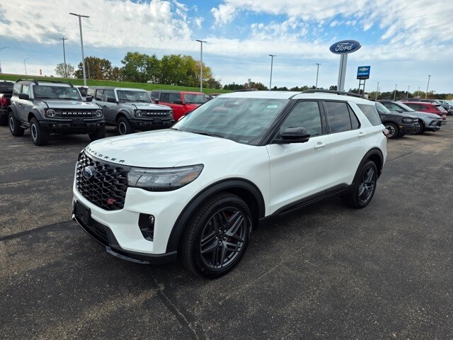 2026 Ford Explorer ST photo 3