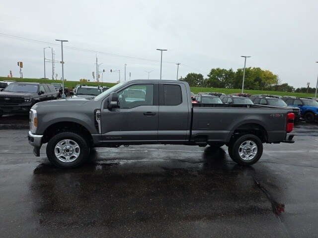 2026 Ford F-250 XLT photo 2