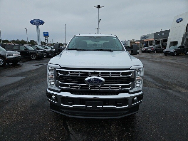 2025 Ford F-350 XLT photo 2