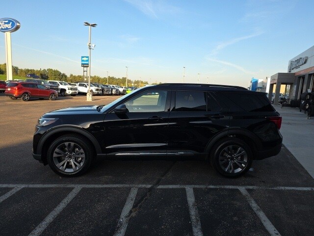 2025 Ford Explorer photo 4