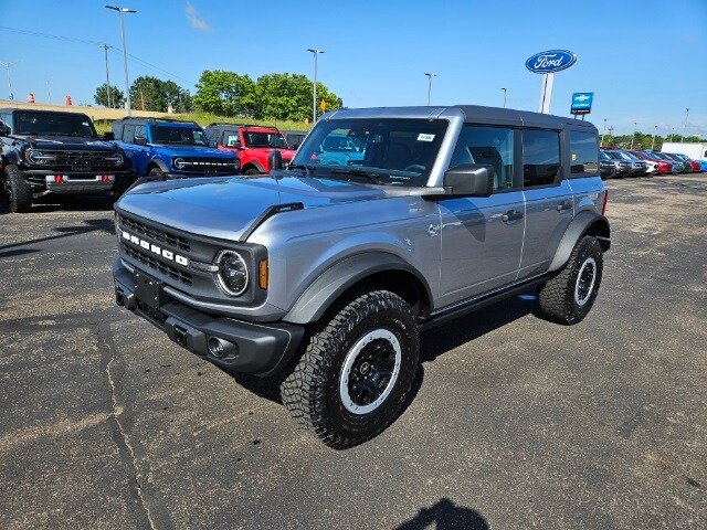 2024 Ford Bronco Black Diamond photo 2