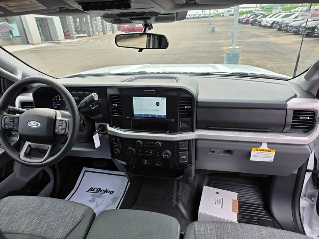 2025 Ford F-350 Super Duty Chassis Cab XLT - Photo 11