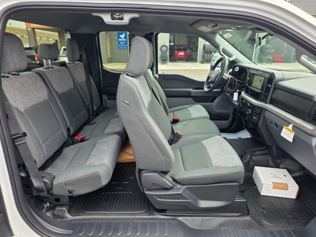 2025 Ford F-350 Super Duty Chassis Cab XLT - Photo 10