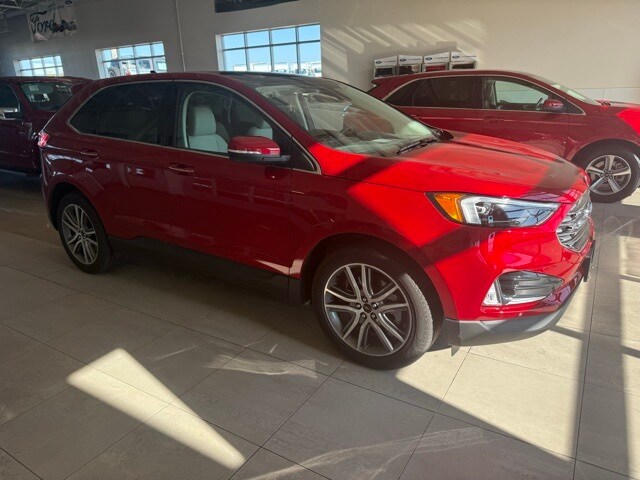2023 Ford Edge Titanium photo 2