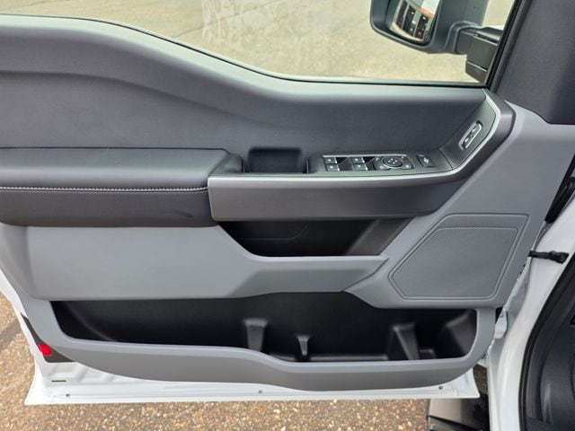 2025 Ford F-350 Super Duty Chassis Cab XLT - Photo 13