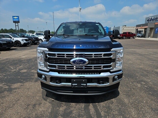 2025 Ford F-350 XLT photo 2